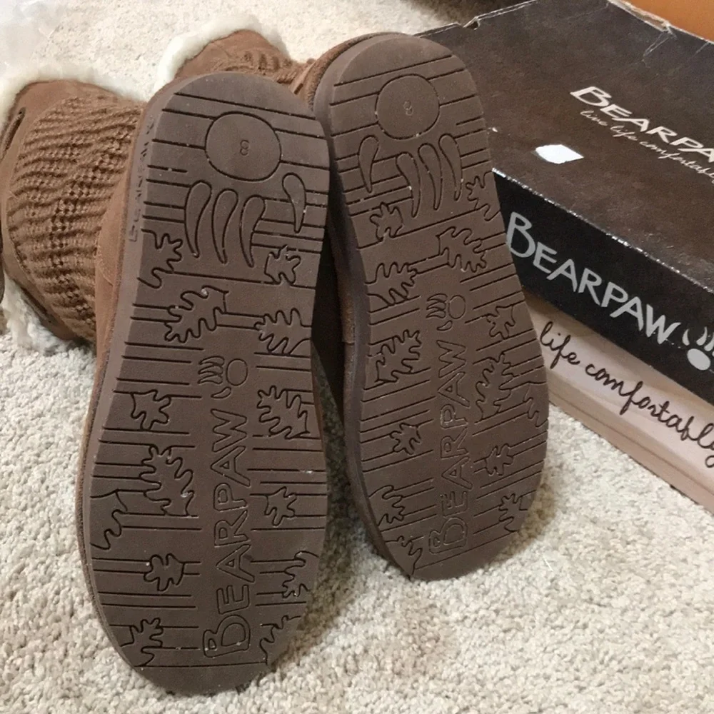 BEARPAW Size 8 fur lined boots with tie.